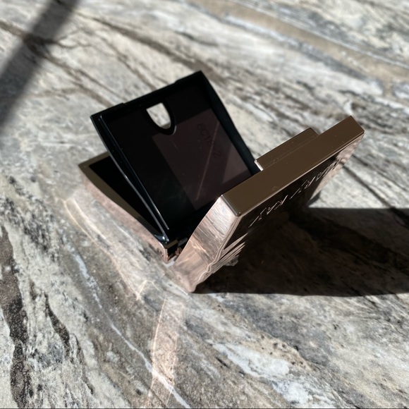 Rose Gold Limited Edition Mary Kay Magnetic Compact for Makeup - Picture 4 of 5